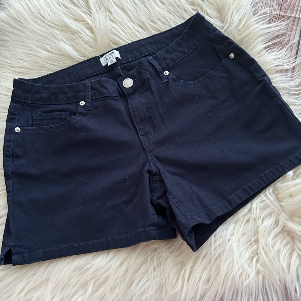 🛍️ EUC LADIES CROWN & IVY SHORTS